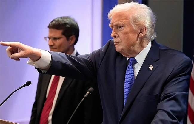 Trump imposes new 10% tariff during a White House press conference after the Supreme Court ruling.