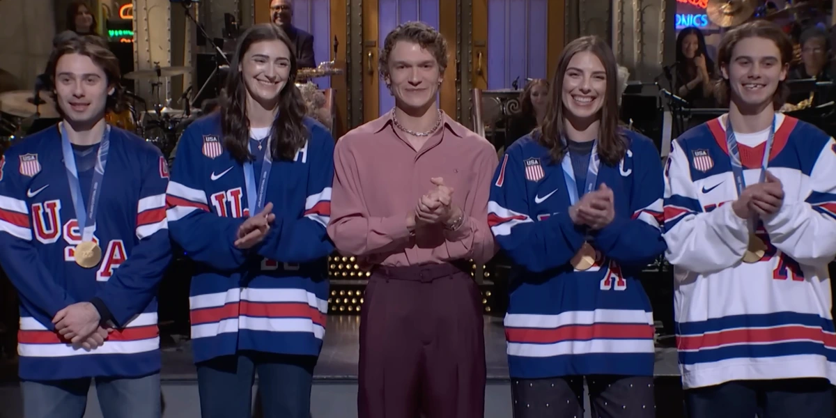 Team USA women’s hockey stars Hilary Knight and Megan Keller on the SNL stage.